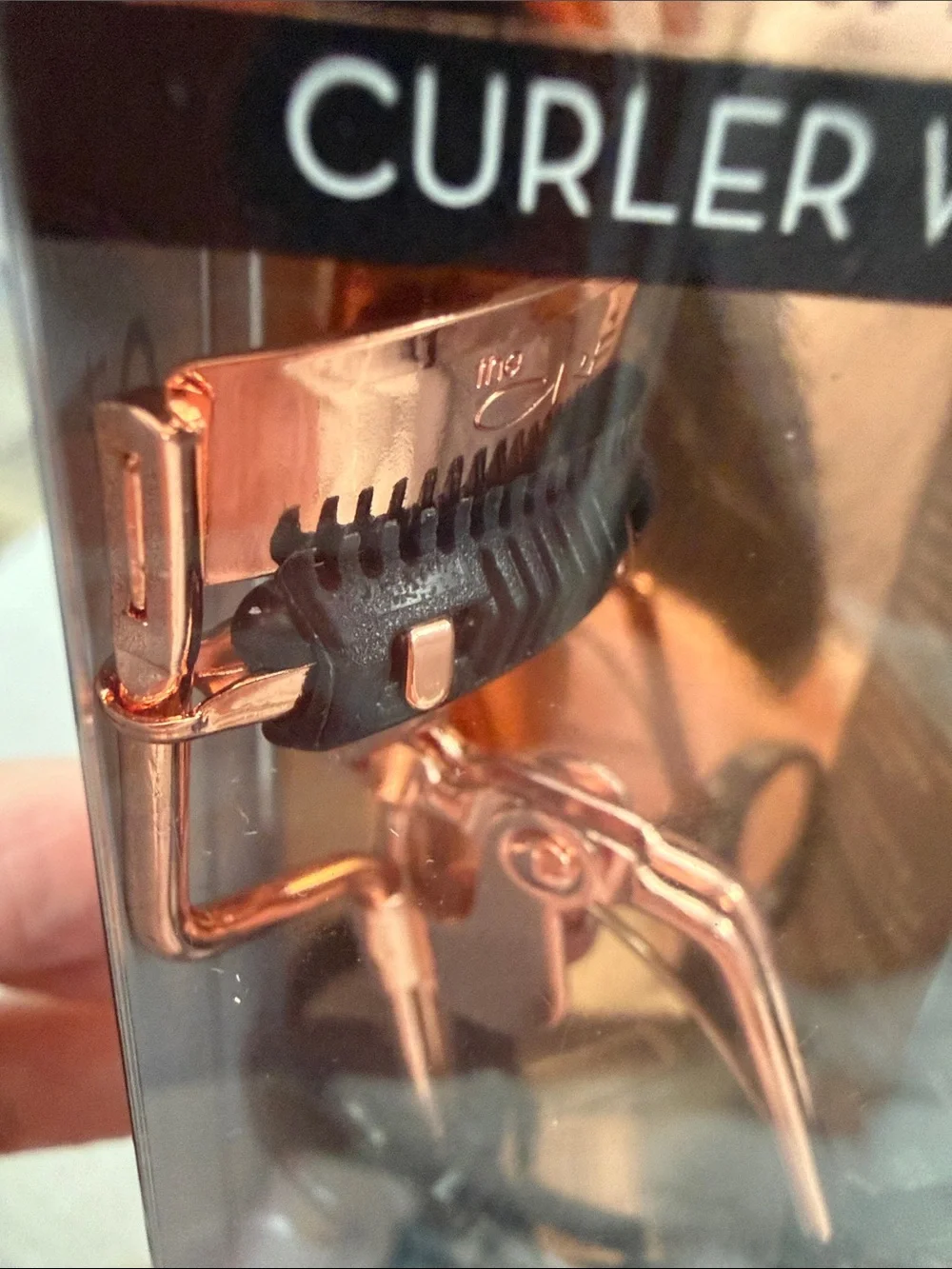The crème shop greatest of all curler with built-in comb